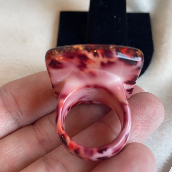 Vintage Lucite pink leopard ring sz9 - Picture 6 of 12